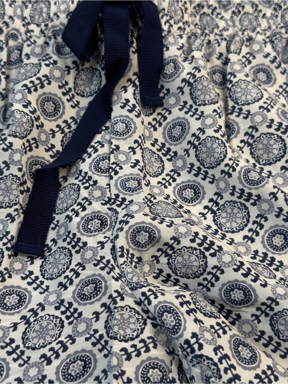 Joie Blue & White Geometric Medallion Print Drawstring Shorts - Size S - Picture 7 of 11